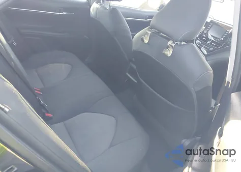 2021 Toyota Camry Le z USA, uszkodzony, nr VIN 4T1C11AK7MU553433